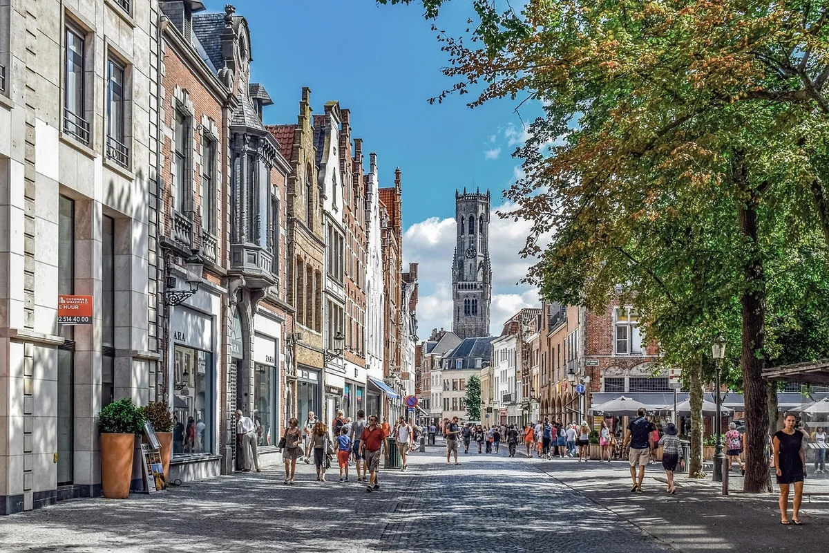 Est-il possible de visiter Bruges à pied ?