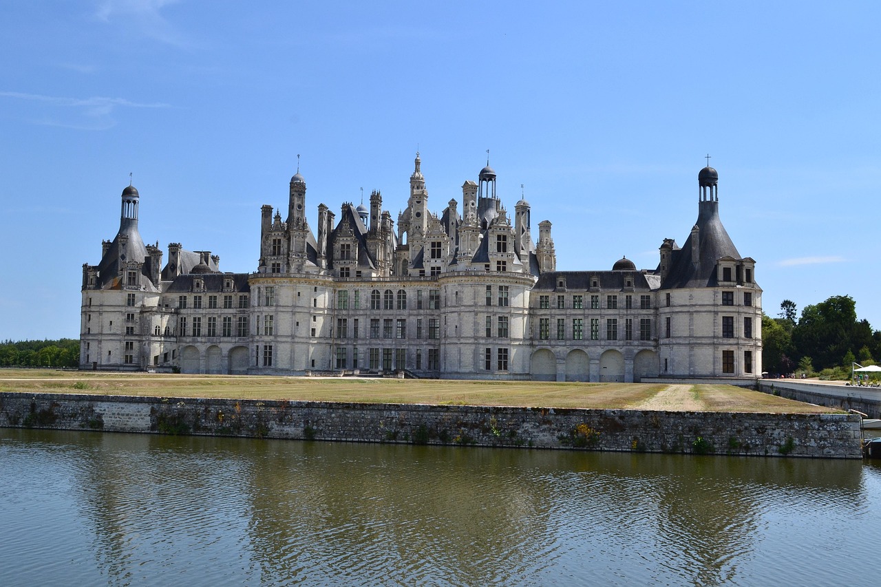 découvrez une escapade romantique inoubliable dans les châteaux de la vallée de la loire, entre charme historique et paysages enchanteurs.