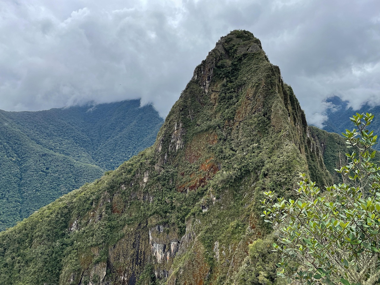 d&eacute;couvrez le trekking au machu picchu, une aventure inoubliable &agrave; travers les paysages spectaculaires des andes, riche en histoire et en culture incas.
